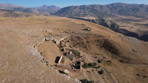 Foto - 170 yıllık Abrenk Kilisesi kendi haline terk edilmiş durumda
