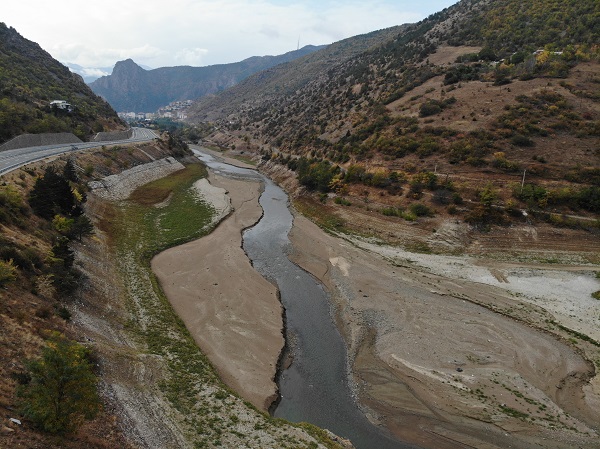 Foto - 17.yüzyılda yapıldı! Baraj suyu çekildi tarihi yapı ortaya çıktı
