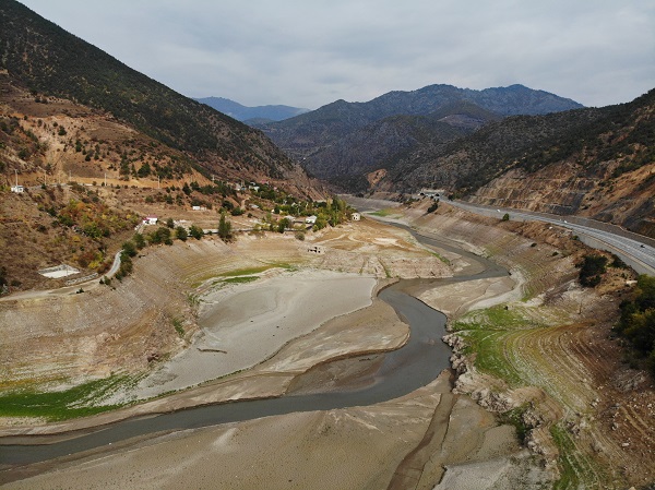 Foto - 17.yüzyılda yapıldı! Baraj suyu çekildi tarihi yapı ortaya çıktı
