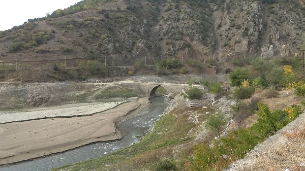 Foto - 17.yüzyılda yapıldı! Baraj suyu çekildi tarihi yapı ortaya çıktı