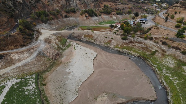 Foto - 17.yüzyılda yapıldı! Baraj suyu çekildi tarihi yapı ortaya çıktı