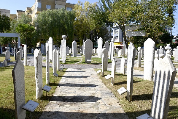 Foto - 17.yüzyıldan kalan mezar taşları sergileniyor