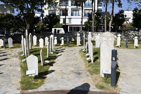 Foto - 17.yüzyıldan kalan mezar taşları sergileniyor