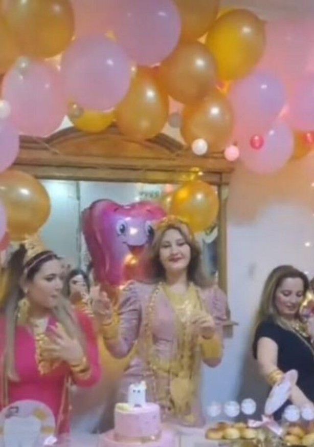 Foto - "18 kilo altınım var" demişti! Görgüsüzlüğü işte şimdi tescillendi! Şarkıcı Kobra Murat torununu altına boğdu