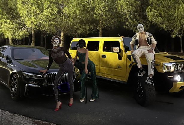 +18 videolar, milyonluk evler… Bir bunlar eksikti! Patronları bakın hangi ünlü işadamı çıktı! Adnan Hoca’nın Kedicikleri gibi! İşte gizemli "Fergio Bey"in ilk ifadesi 