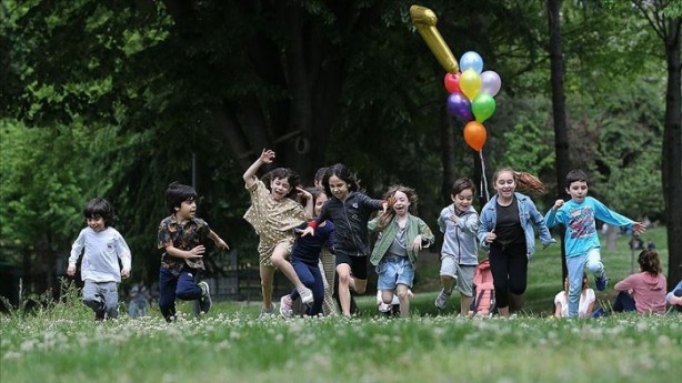 Foto - 18 yaş altı şehir dışına çıkabilir mi? | Çocuklar için seyahat izin belgesi alınacak mı?