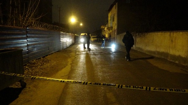 Foto - 18 yaşındaki genç tartıştığı arkadaşını pompalı tüfekle vurdu!