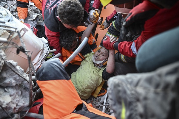 Foto - 182 saatin sonunda enkazdan çıktı! 12 yaşındaki Kaan gün ışına böyle kavuştu