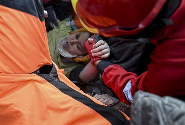 Foto - 182 saatin sonunda enkazdan çıktı! 12 yaşındaki Kaan gün ışına böyle kavuştu