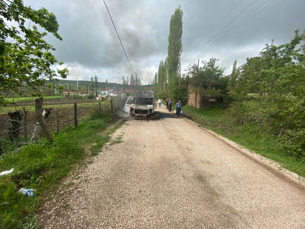 Foto - 19 Mayıs kutlamalarına giden çocuklar yanmaktan son anda kurtuldu