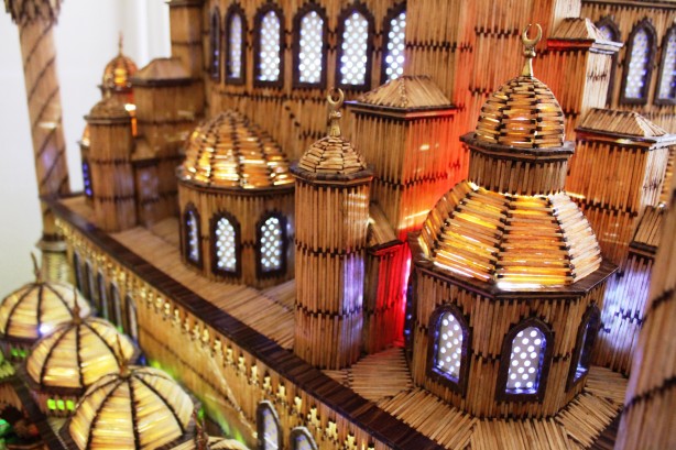 Foto - 190 bin 900 adet kibritle maket cami yaptı