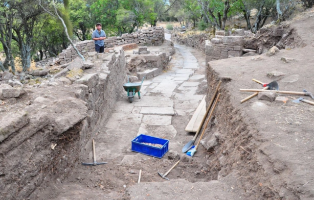 Foto - 1900 yıllık tarihe sahip! Ormanın ortasında kazıldıkça ortaya çıktı