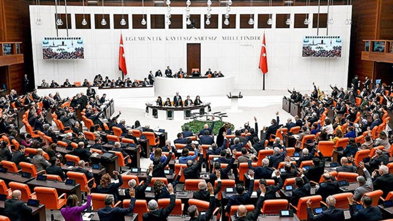 196 bin lira maaşın yetmediğini söyleyen milletvekili ağzını bozdu