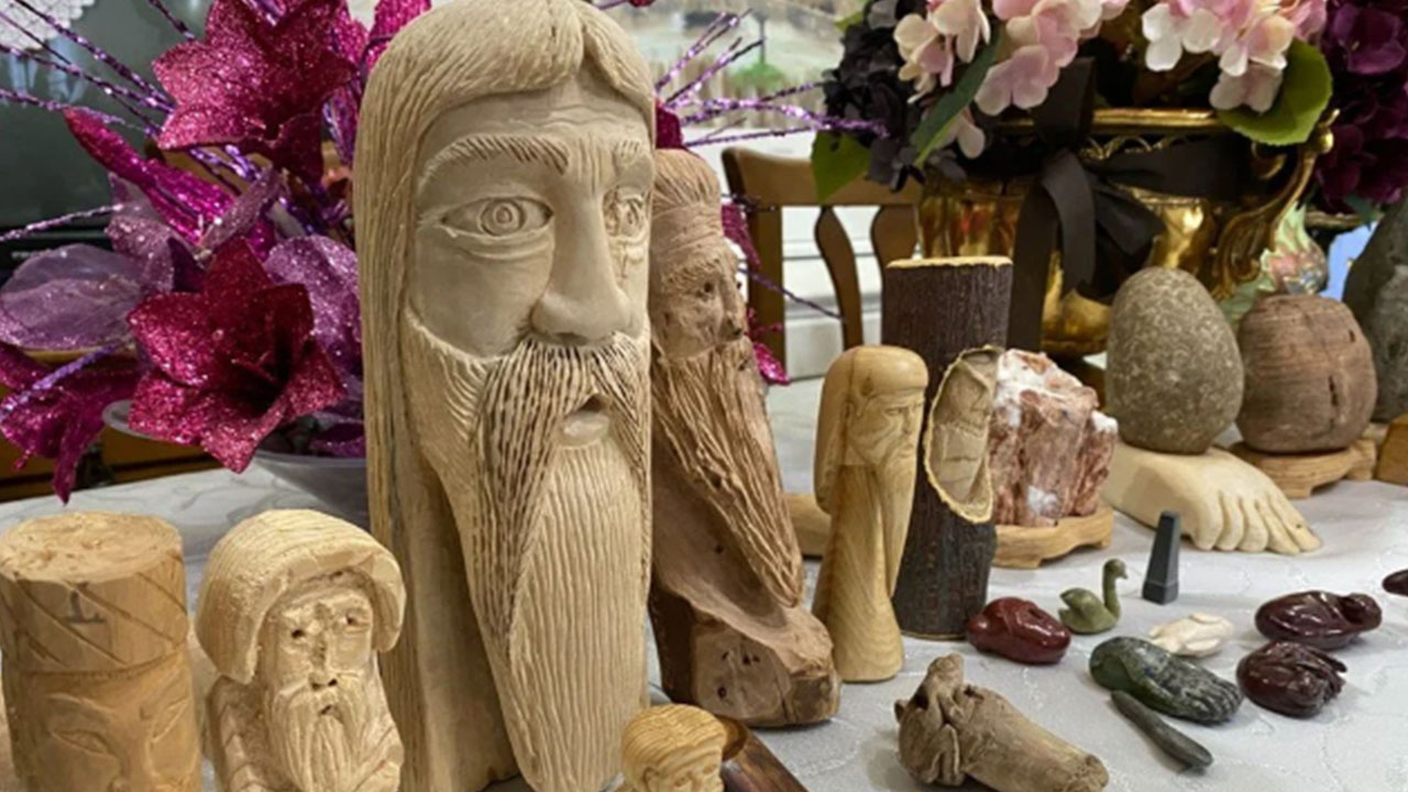 Foto - 1991 yılında meyve bıçağıyla başladı! Taş ve odun parçalarını bulup dönüştürüyor