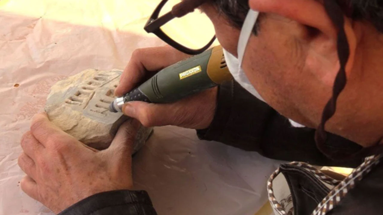 Foto - 1991 yılında meyve bıçağıyla başladı! Taş ve odun parçalarını bulup dönüştürüyor