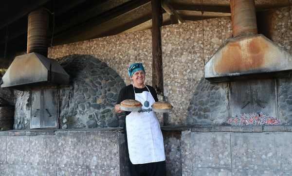 1999'dan bu yana ekmeğini oradan kazanıyor! 24 yıl önce enkazdan topladı