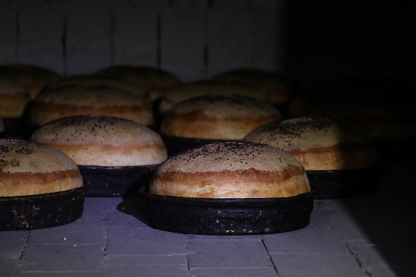 Foto - 1999'dan bu yana ekmeğini oradan kazanıyor! 24 yıl önce enkazdan topladı