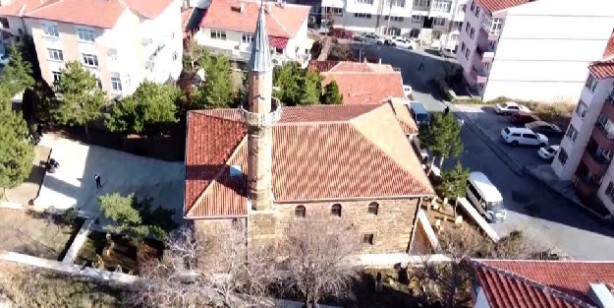 2 asırlık cami duvar süslemeleri ile dikkat çekiyor