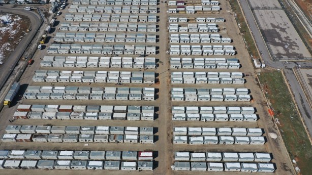 Foto - 2 bin 200 depremzedeye ev sahipliği yapıyor! Dev konteyner kent havadan görüntülendi