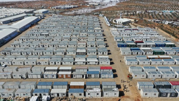 Foto - 2 bin 200 depremzedeye ev sahipliği yapıyor! Dev konteyner kent havadan görüntülendi