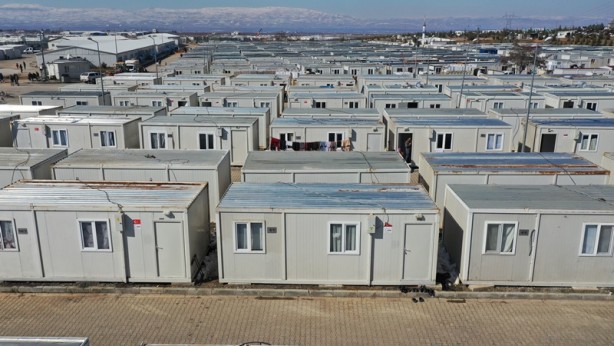 Foto - 2 bin 200 depremzedeye ev sahipliği yapıyor! Dev konteyner kent havadan görüntülendi