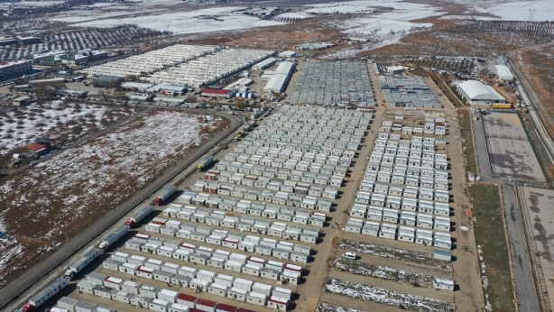 2 bin 200 depremzedeye ev sahipliği yapıyor! Dev konteyner kent havadan görüntülendi