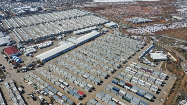 Foto - 2 bin 200 depremzedeye ev sahipliği yapıyor! Dev konteyner kent havadan görüntülendi