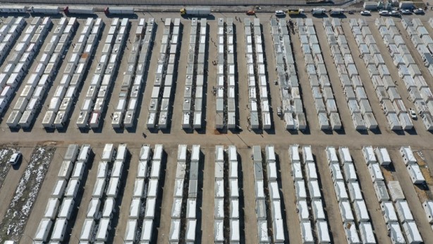 Foto - 2 bin 200 depremzedeye ev sahipliği yapıyor! Dev konteyner kent havadan görüntülendi