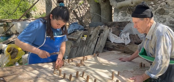 Foto - 2 bin 200 yıllık meslek! 5 yılda öğrendi tüm dünyaya satıyor