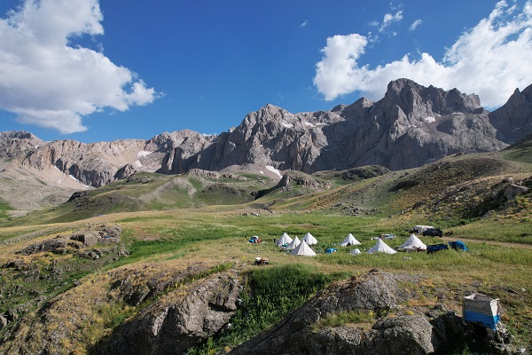 2 bin 800 rakımlı yaylada zorlu mesai