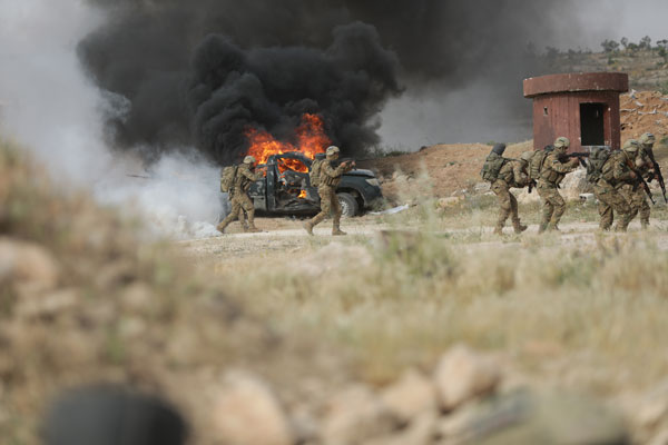 2 bin asker! Suriye Milli Ordusu silah kuşandı