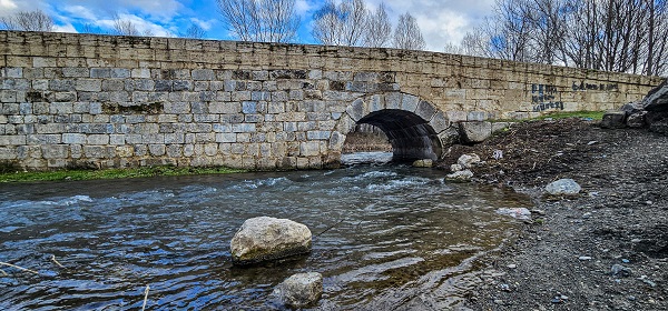 2 bin yıllık köprüye saygısızlık
