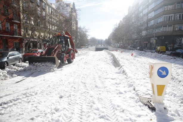 Foto - 2 cm’lik kar için yaptıklarına bak! Avrupa’nın en gelişmiş belediyesi hükümetten OHAL istedi