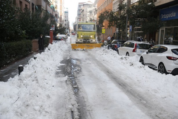 Foto - 2 cm’lik kar için yaptıklarına bak! Avrupa’nın en gelişmiş belediyesi hükümetten OHAL istedi