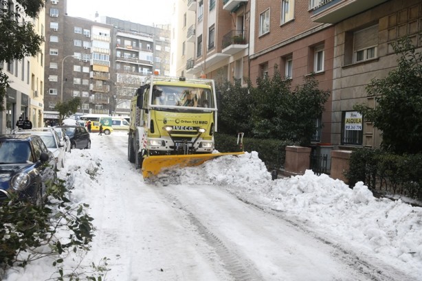 Foto - 2 cm’lik kar için yaptıklarına bak! Avrupa’nın en gelişmiş belediyesi hükümetten OHAL istedi