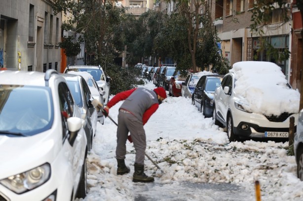 Foto - 2 cm’lik kar için yaptıklarına bak! Avrupa’nın en gelişmiş belediyesi hükümetten OHAL istedi