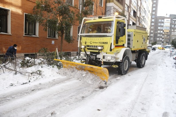 Foto - 2 cm’lik kar için yaptıklarına bak! Avrupa’nın en gelişmiş belediyesi hükümetten OHAL istedi