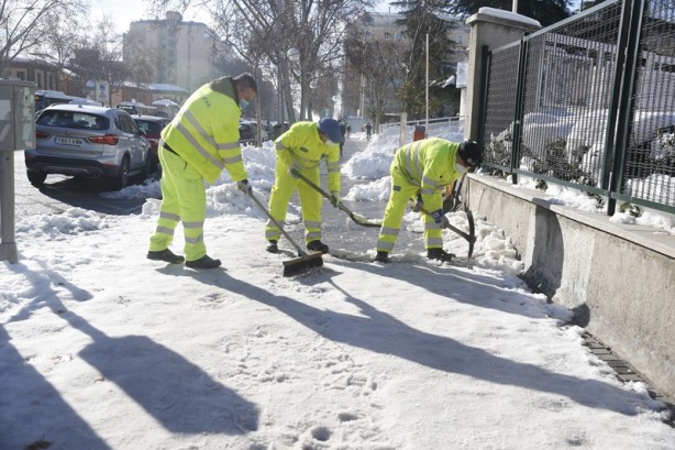 Foto - 2 cm’lik kar için yaptıklarına bak! Avrupa’nın en gelişmiş belediyesi hükümetten OHAL istedi