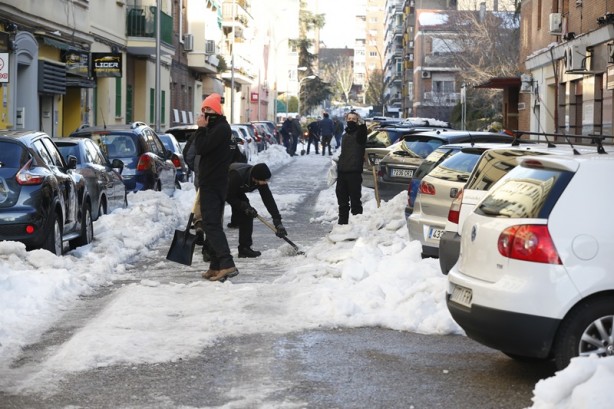 Foto - 2 cm’lik kar için yaptıklarına bak! Avrupa’nın en gelişmiş belediyesi hükümetten OHAL istedi