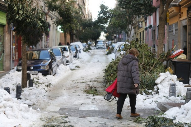Foto - 2 cm’lik kar için yaptıklarına bak! Avrupa’nın en gelişmiş belediyesi hükümetten OHAL istedi