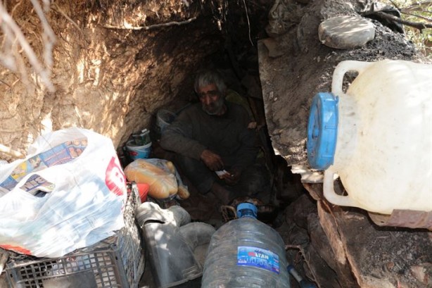 Foto - 2 dil bilen vatandaş 40 yıldır mağarada yaşıyor