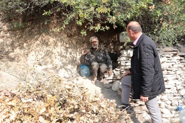 Foto - 2 dil bilen vatandaş 40 yıldır mağarada yaşıyor