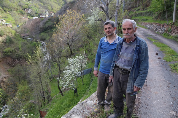 Foto - 2 dönümlük araziyi böyle kazandı! 90 derece eğimli arazide tarım yapıyor