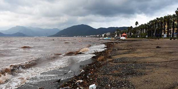 2 günde 220 kilogram yağış! Marmaris'te hayat felç oldu
