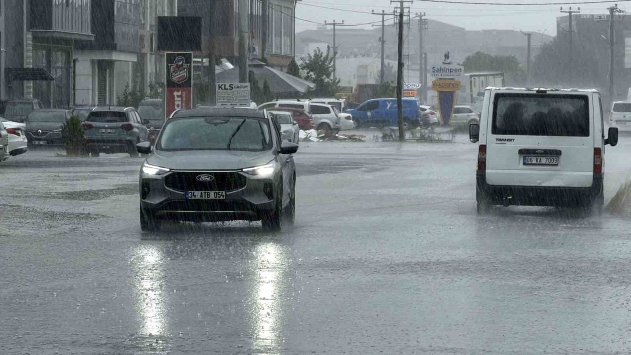 Foto - 2 il için turuncu, 3 il için sarı kodlu alarm: Dikkat! Metrekareye 75 kilo yağış bekleniyor