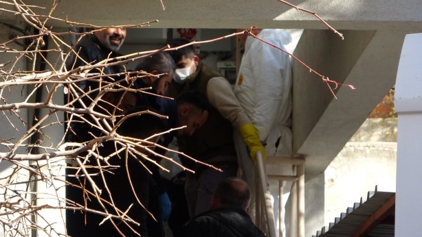 Foto - 2 kadın ölü bulundu! İstanbul'daki evden çıkanlar dehşete düşürdü