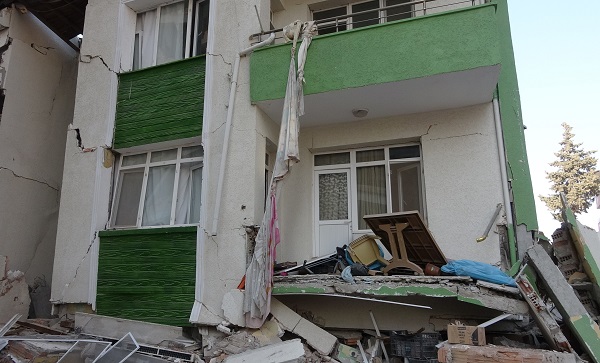 Foto - 2 kat dibe çöktü! Bu binadan böyle kurtuldu