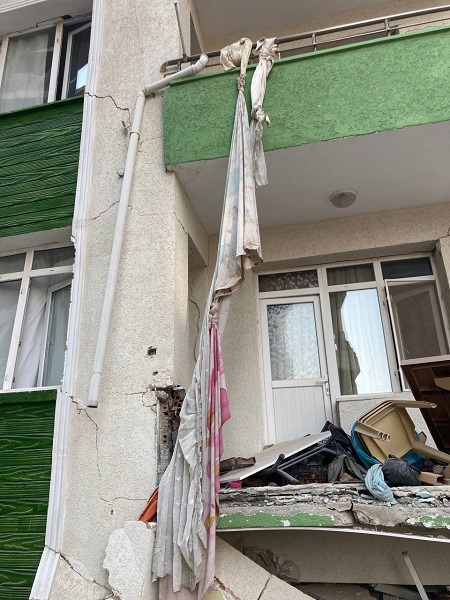 Foto - 2 kat dibe çöktü! Bu binadan böyle kurtuldu