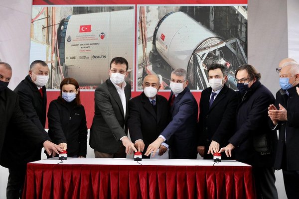 Foto - 2 kez tünel açma töreni yaptı! Sonunda toprakla kapattı İmamoğlu İstanbulluyla resmen dalga geçti