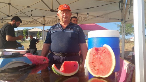 Foto - 2 kilo karpuz yiyene bir altın